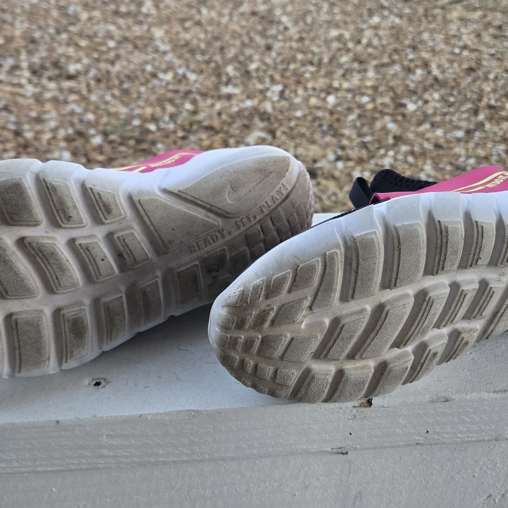 Nike Flex Kids Shoes - Black and Pink Youth 6 Or Womens 7.5 - Picture 4 of 4